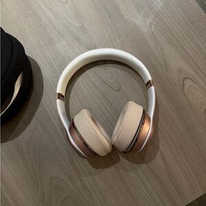 Wireless Over-Ear Beats Headphones - Pink